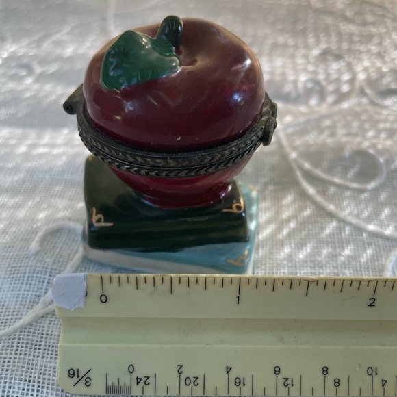 Vintage Hand Painted Apple on Books Mini Trinket & Pill box. Perfect for Teacher - Picture 5 of 8